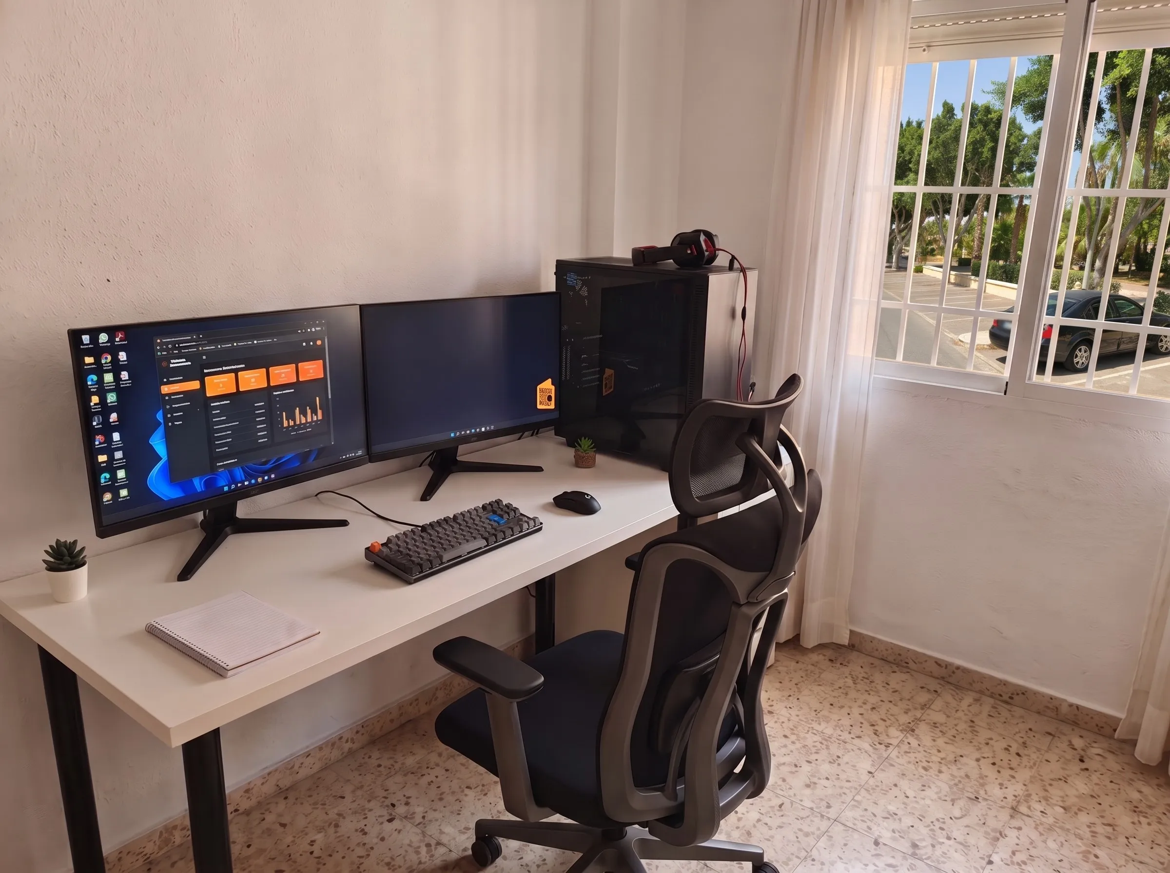 Interior de la oficina: puesto de soporte